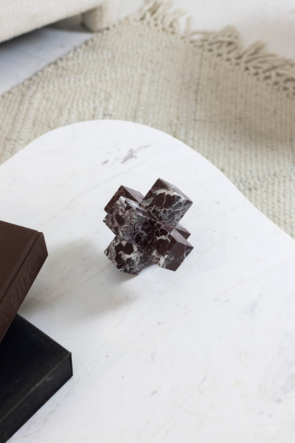 Escultura Geométrica de Mármol Dark