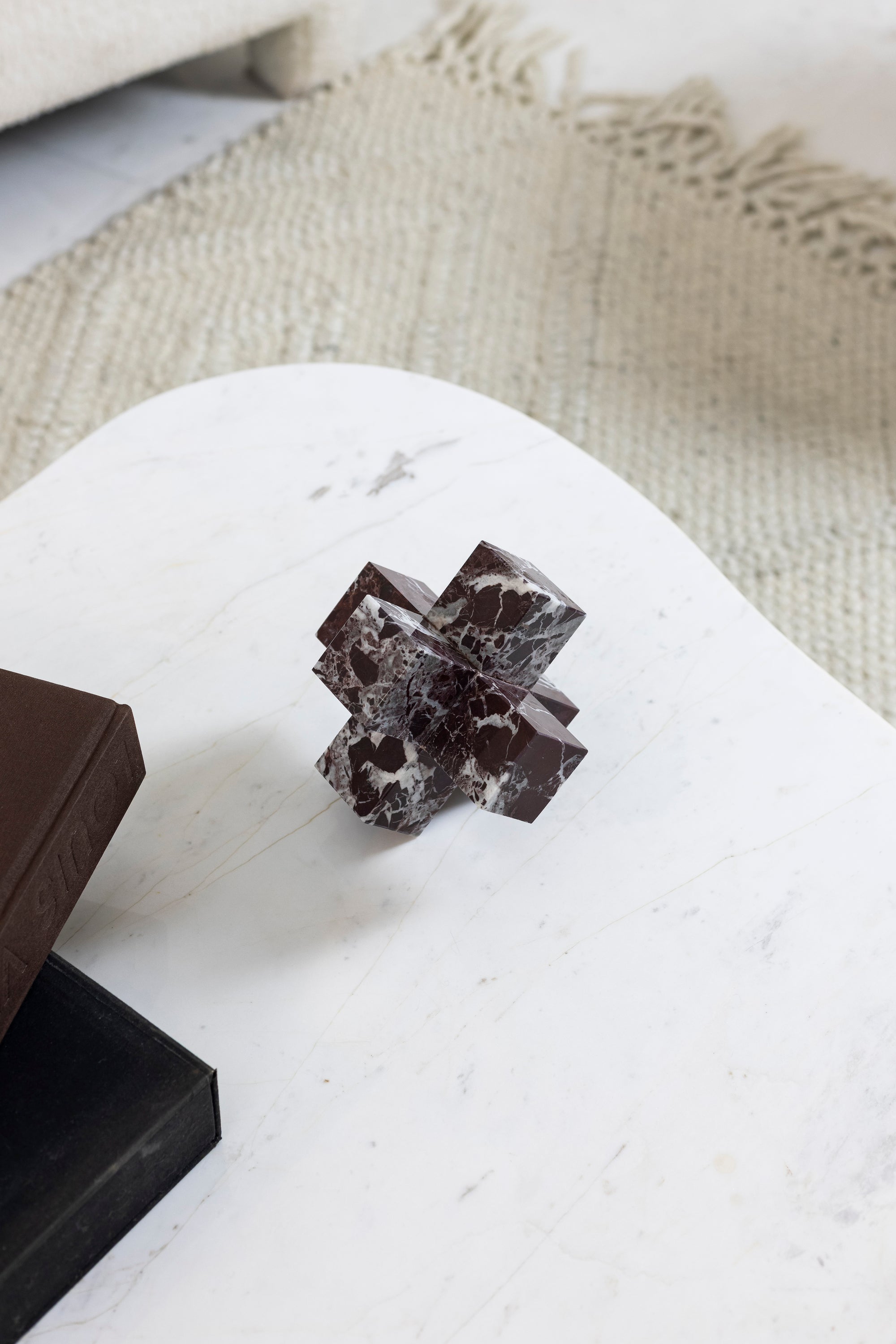 Escultura Geométrica de Mármol Dark