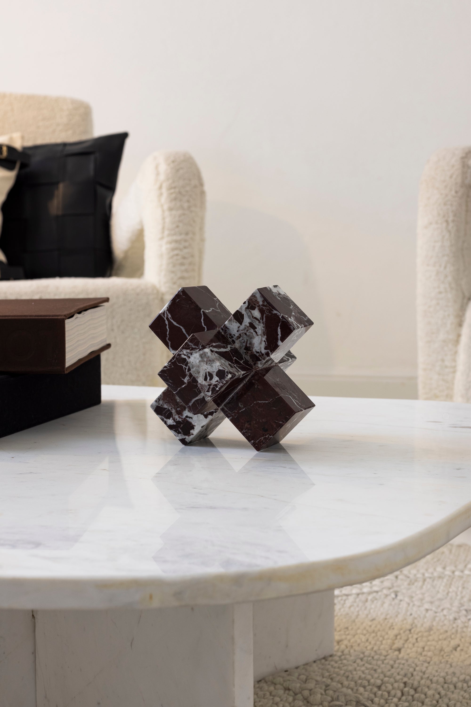 Escultura Geométrica de Mármol Dark