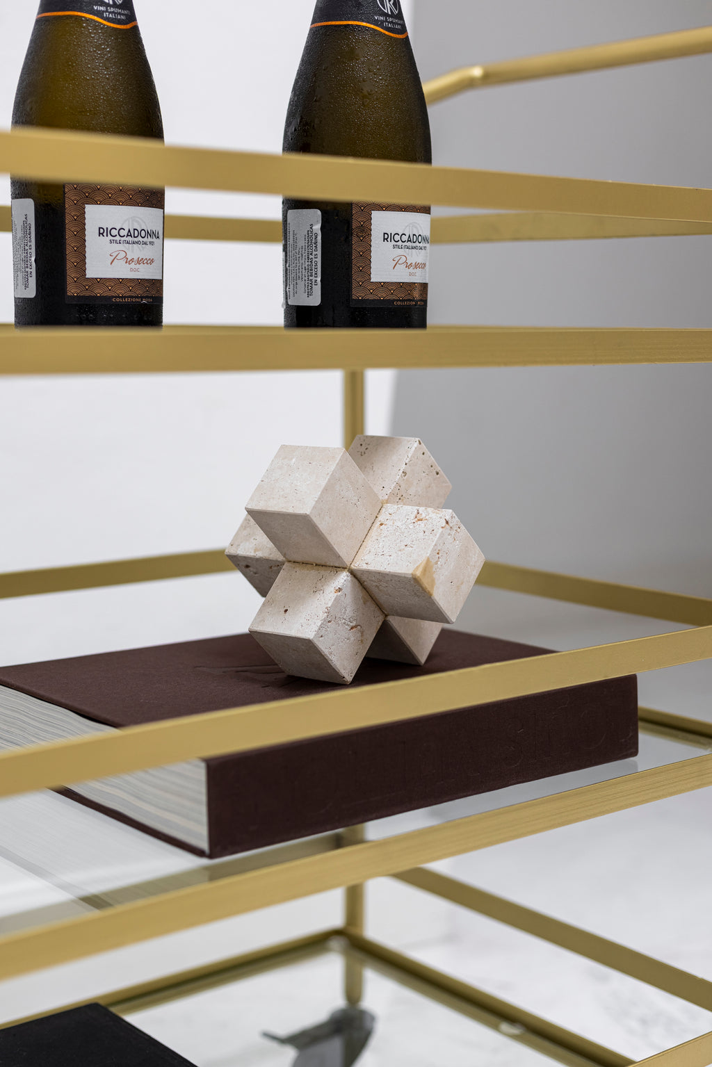 Escultura Geométrica de Travertino