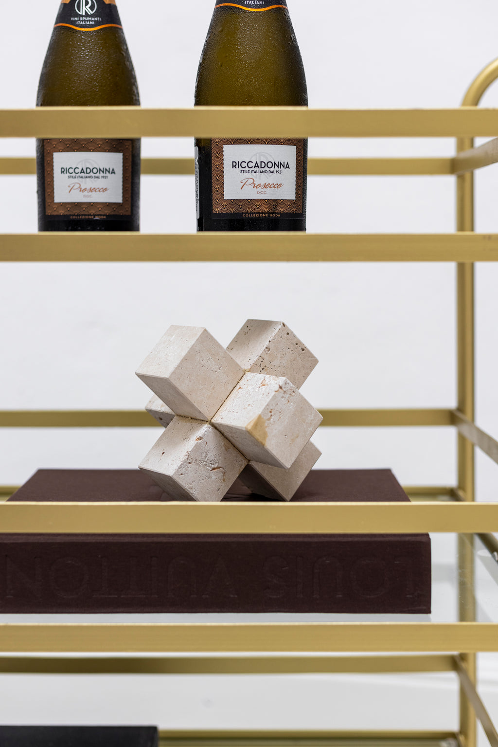 Escultura Geométrica de Travertino