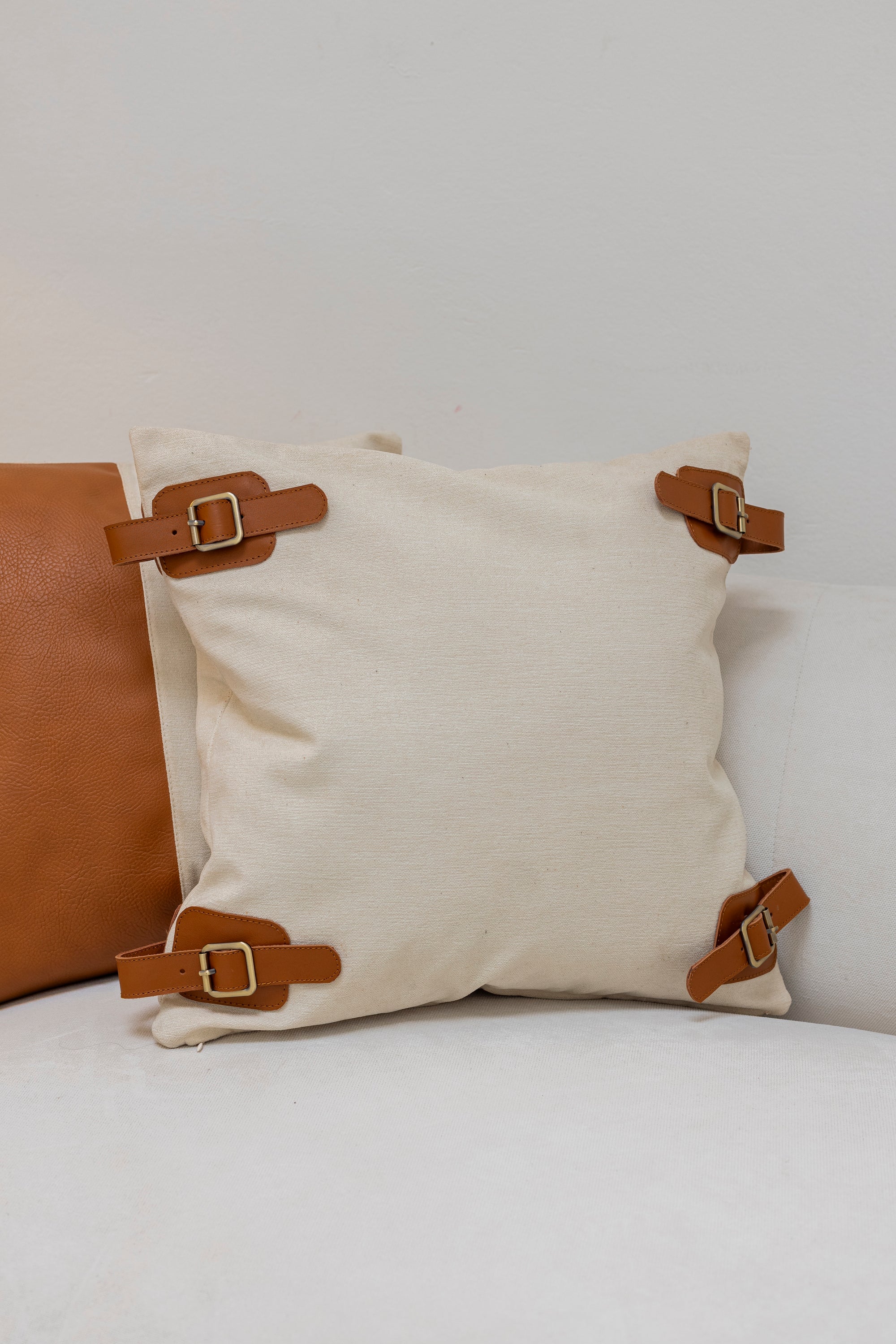 Set de 2 Cojines Saddle Buckle