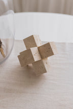 Escultura Geométrica de Travertino